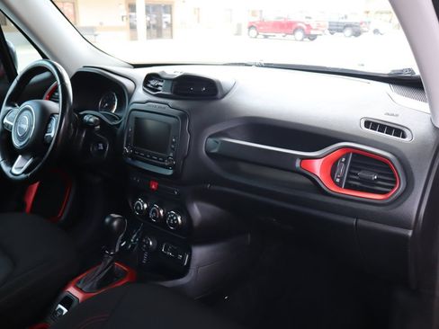 Used 2017 Jeep Renegade Trailhawk AWD/4WD image 17