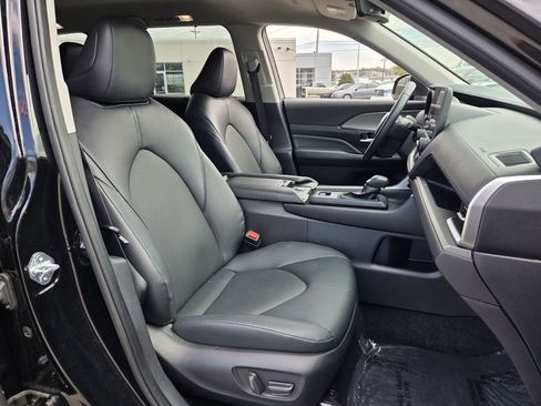 Used 2025 Toyota Grand Highlander AWD image 14