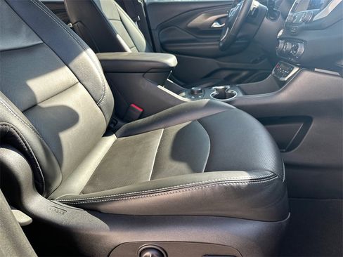 Used 2023 GMC Terrain SLT image 14