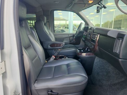 Used 2015 Chevrolet Express 2500 RWD image 39