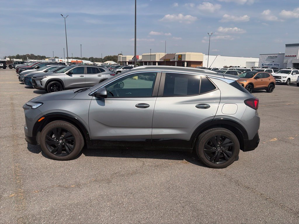 Used 2024 Buick Encore GX Sport Touring FWD image 3