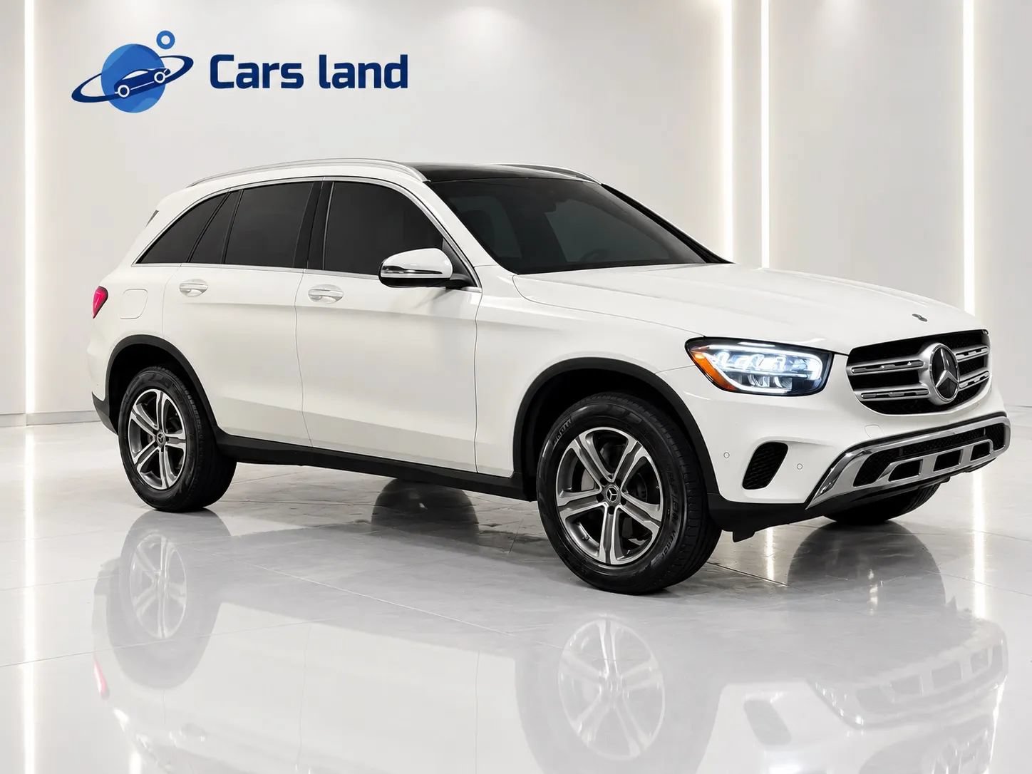 Used 2021 Mercedes-Benz GLC 300 4MATIC w/ Premium Package image 2
