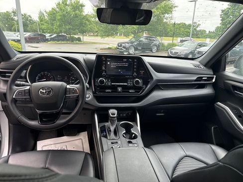 Used 2021 Toyota Highlander XSE AWD/4WD image 25