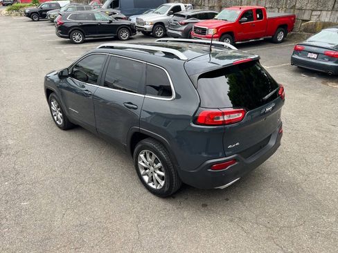 Used 2018 Jeep Cherokee Limited AWD/4WD image 9