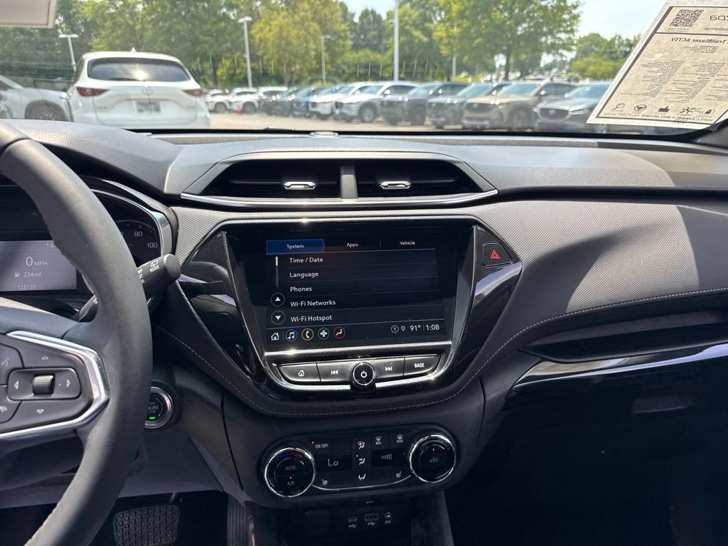 Used 2021 Chevrolet TrailBlazer ACTIV w/ Technology Package FWD image 17