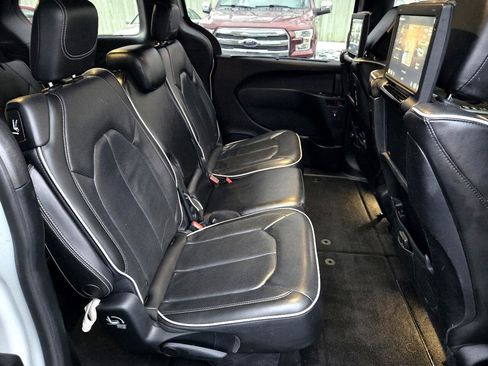 Used 2018 Chrysler Pacifica Limited w/ Advanced Safetytec Group image 18