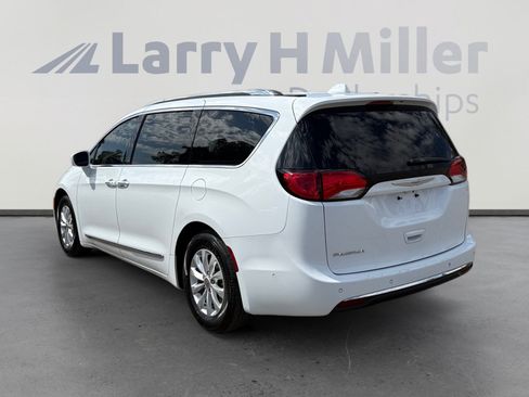 Used 2018 Chrysler Pacifica Touring-L Plus w/ Advanced Safetytec Group FWD image 3