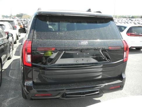 Used 2025 Ford Expedition Platinum w/ Stealth Appearance Package image 4