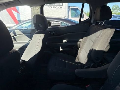 Used 2021 GMC Acadia SLE w/ Driver Convenience Package FWD image 10