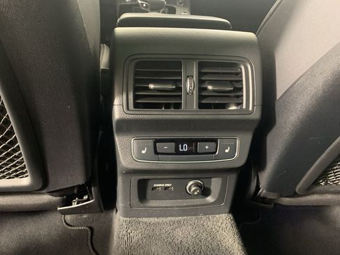 Used 2022 Audi Q5 e Prestige AWD/4WD image 32