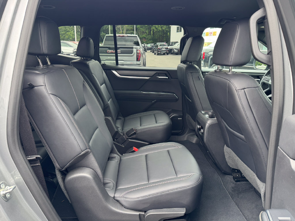 Used 2026 GMC Acadia Elevation w/ Elevation Premium Package AWD/4WD image 28