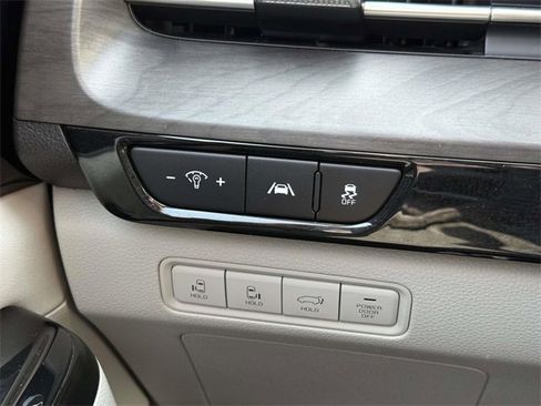 Used 2024 Kia Carnival EX image 23