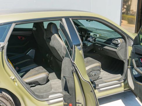 Used 2024 Lamborghini Urus Performante AWD/4WD image 53