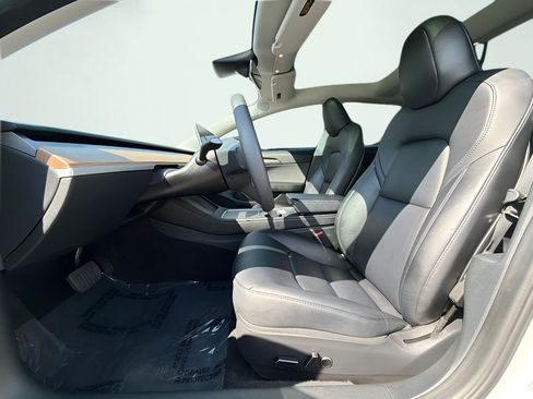 Used 2023 Tesla Model 3 Standard Range RWD image 16