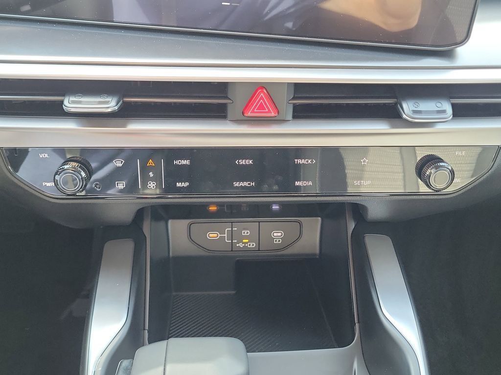 New 2026 Kia Sorento LX FWD image 32