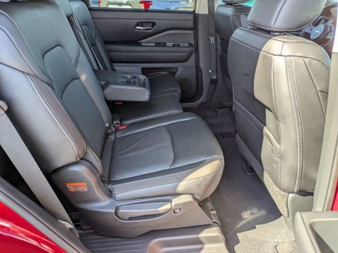 Used 2024 Nissan Pathfinder SL AWD/4WD image 26