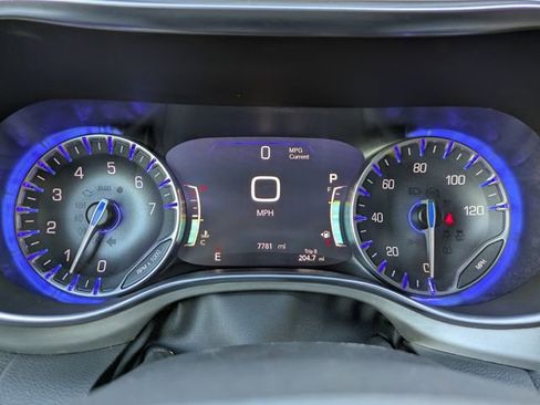 Used 2024 Chrysler Pacifica Pinnacle w/ Trailer Tow Group image 40