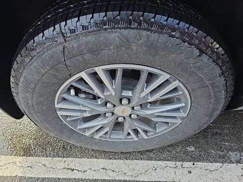 Certified 2025 Chevrolet Traverse LT w/ Driver Confidence Package image 12