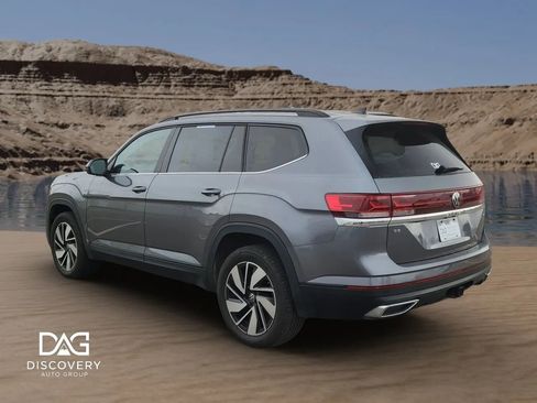 Used 2024 Volkswagen Atlas SE image 4