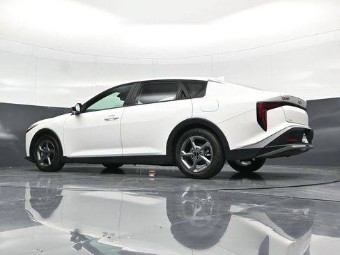 Used 2025 Kia K4 FWD image 47