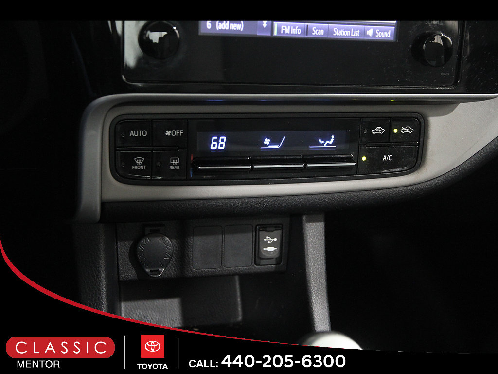 Used 2018 Toyota Corolla LE FWD image 13