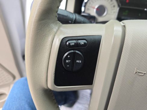 Used 2013 Ford Expedition Limited RWD image 31
