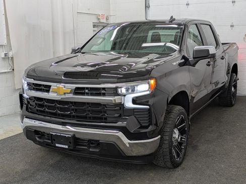Used 2024 Chevrolet Silverado 1500 LT image 1