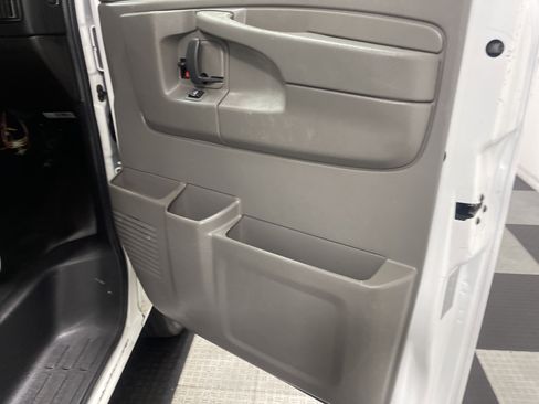 Used 2015 Chevrolet Express 2500 image 17