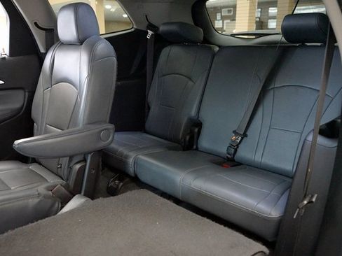 Used 2020 Buick Enclave Essence image 13