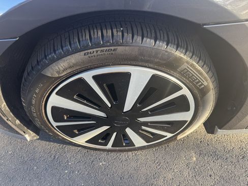 Used 2024 Lucid Air Pure RWD image 3