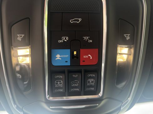 Used 2024 Jeep Grand Cherokee L Limited w/ Luxury Tech Group II AWD/4WD image 25