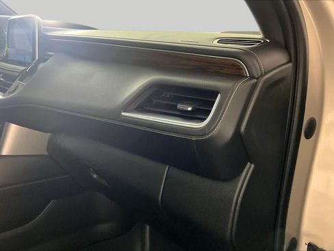 Used 2021 Chevrolet Tahoe Premier w/ Premium Package RWD image 18