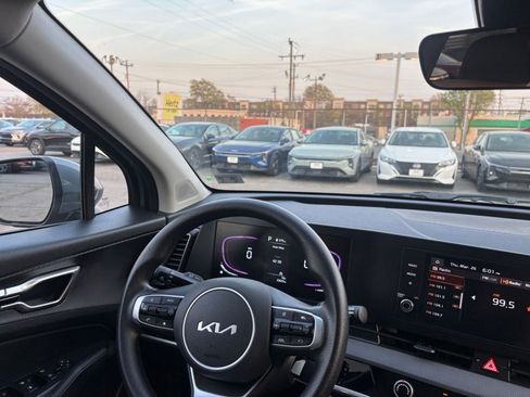 Used 2025 Kia Sportage LX FWD image 34