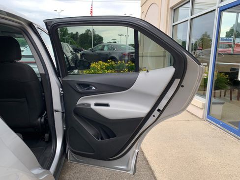 Used 2019 Chevrolet Equinox LS w/ LS Convenience Package AWD/4WD image 33
