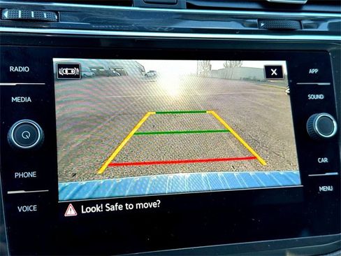 Certified 2023 Volkswagen Tiguan SE w/ Panoramic Sunroof Package image 25