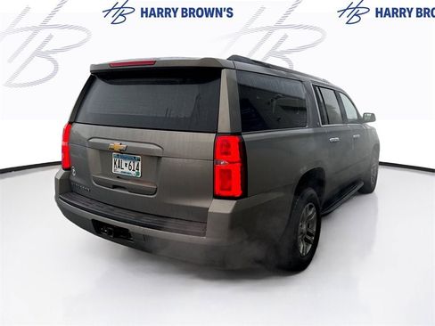 Used 2018 Chevrolet Suburban LT image 10