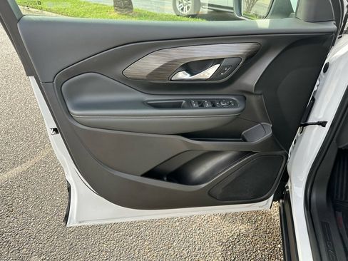 Used 2024 GMC Terrain SLE w/ Driver Convenience Package image 10