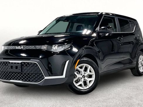 Used 2025 Kia Soul LX w/ LX Technology Package FWD image 14