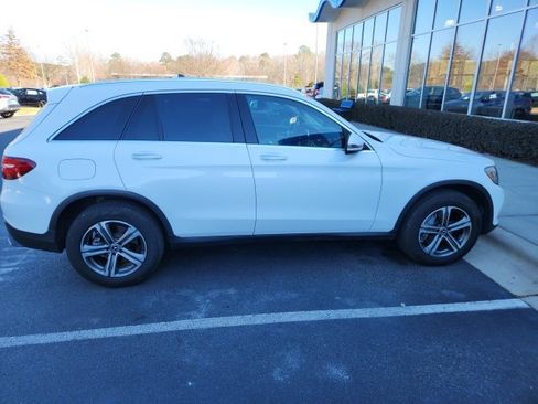 Used 2017 Mercedes-Benz GLC 300 4MATIC image 2