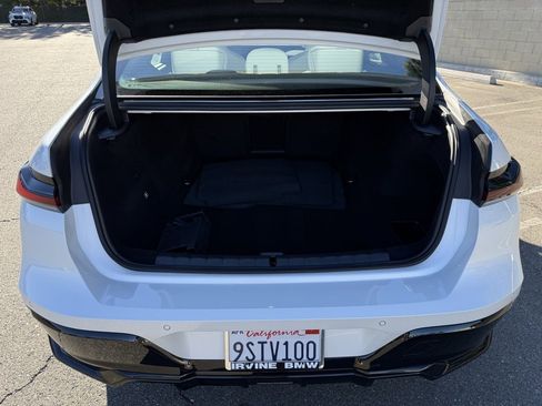 Used 2025 BMW i7 eDrive50 w/ M Sport Package image 16