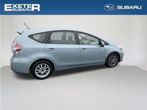 Used 2017 Toyota Prius V Three w/ Carpet Mat Package FWD image 4