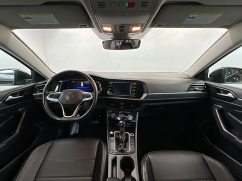 Used 2024 Volkswagen Jetta SE FWD image 9