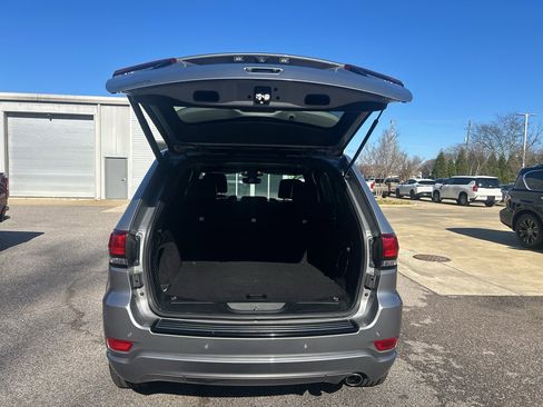 Used 2018 Jeep Grand Cherokee Altitude image 9