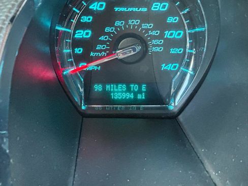 Used 2010 Ford Taurus SEL FWD image 21