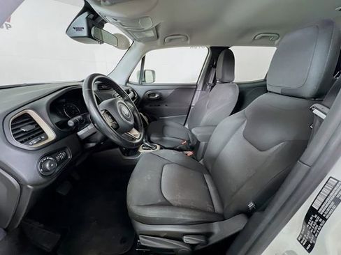 Used 2016 Jeep Renegade Latitude image 10