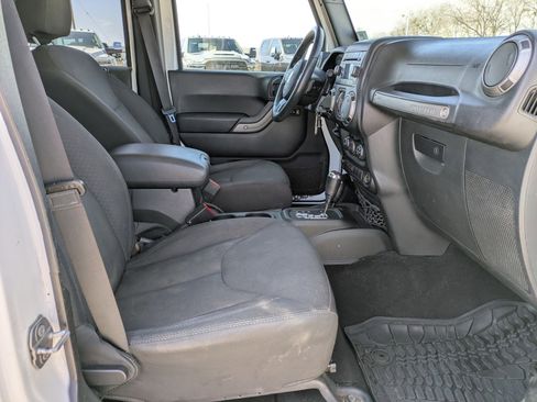 Used 2018 Jeep Wrangler Unlimited Sport S image 25