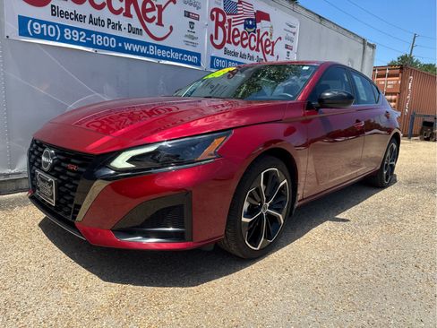 Used 2023 Nissan Altima 2.5 SR AWD/4WD image 6