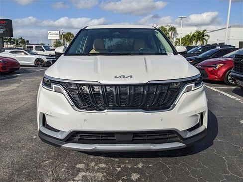 Used 2024 Kia Carnival EX image 7