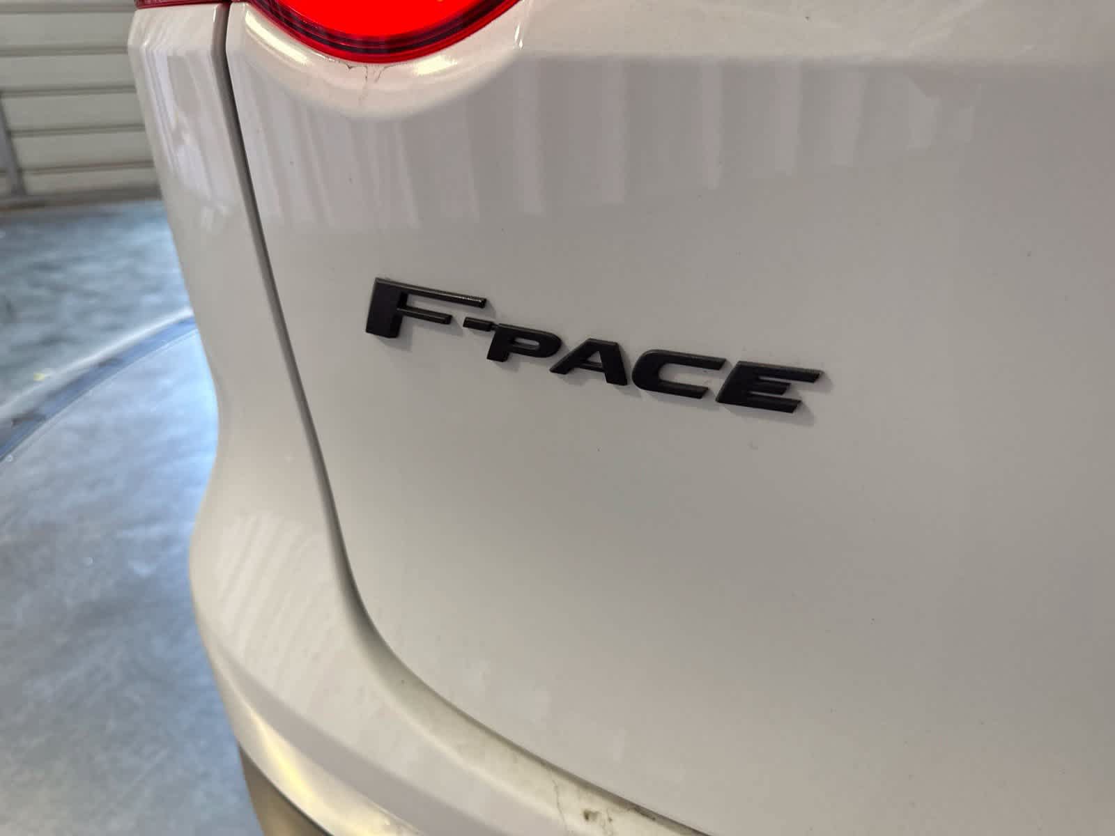 Used 2018 Jaguar F-PACE Premium AWD/4WD image 12