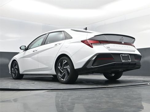 Certified 2025 Hyundai Elantra Sport image 14